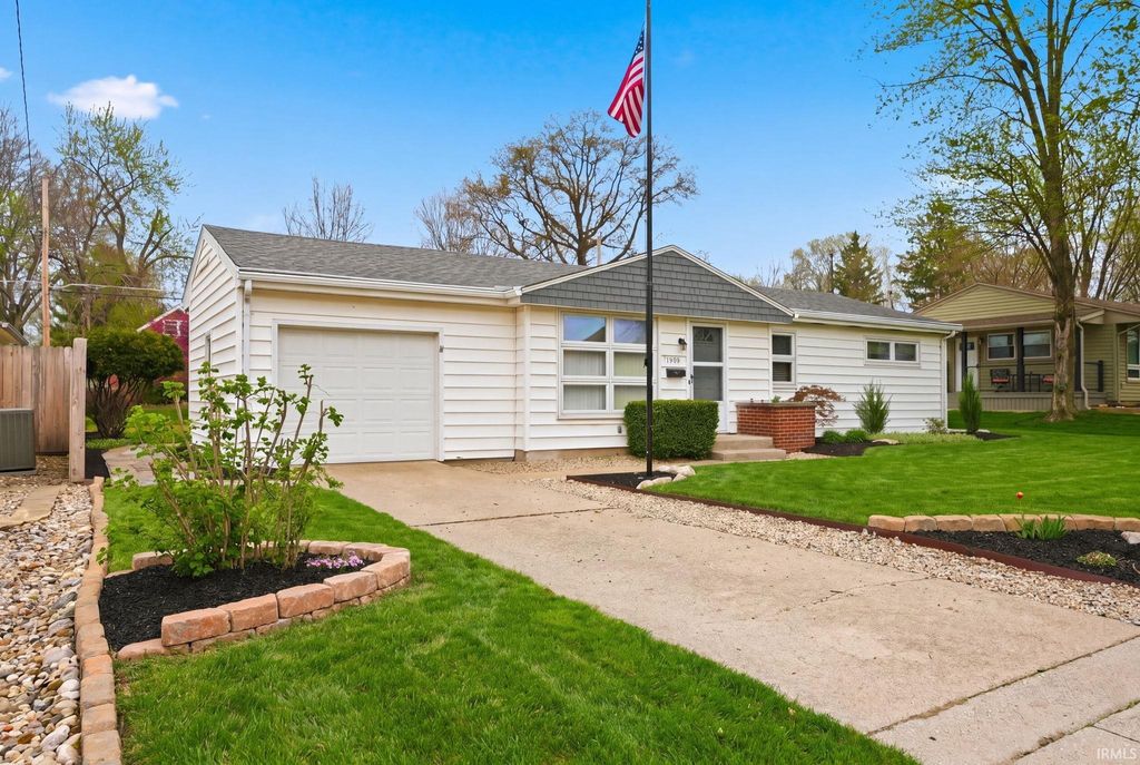 Photo of 1003 Curdes Avenue, Fort Wayne, IN 46805 (MLS # 202613534)