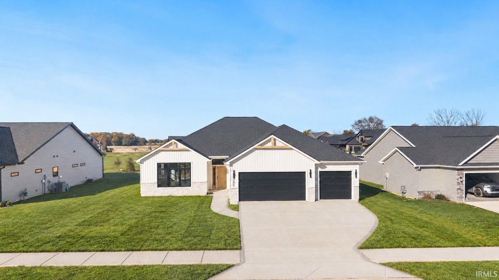 Photo of 4824 Silverstone Passage, Fort Wayne, IN 46818 (MLS # 202643934)