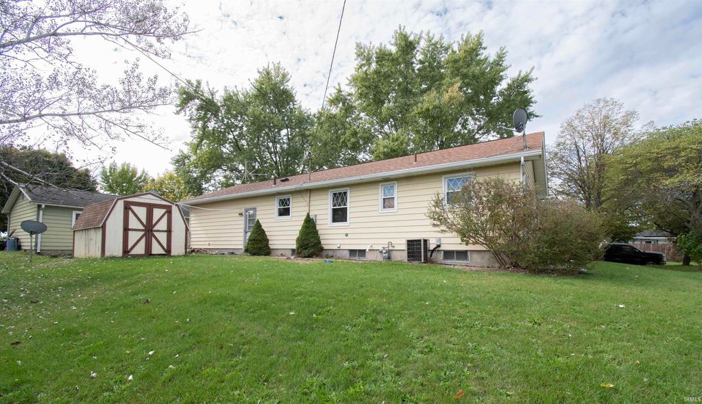 Photo of 914 East Avenue, Kendallville, IN 46755 (MLS # 202541967)