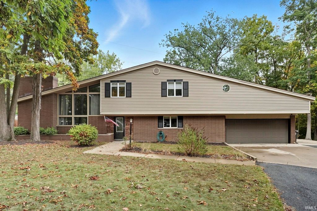 Photo of 9204 Barbara Lane, Fort Wayne, IN 46804 (MLS # 202540649)