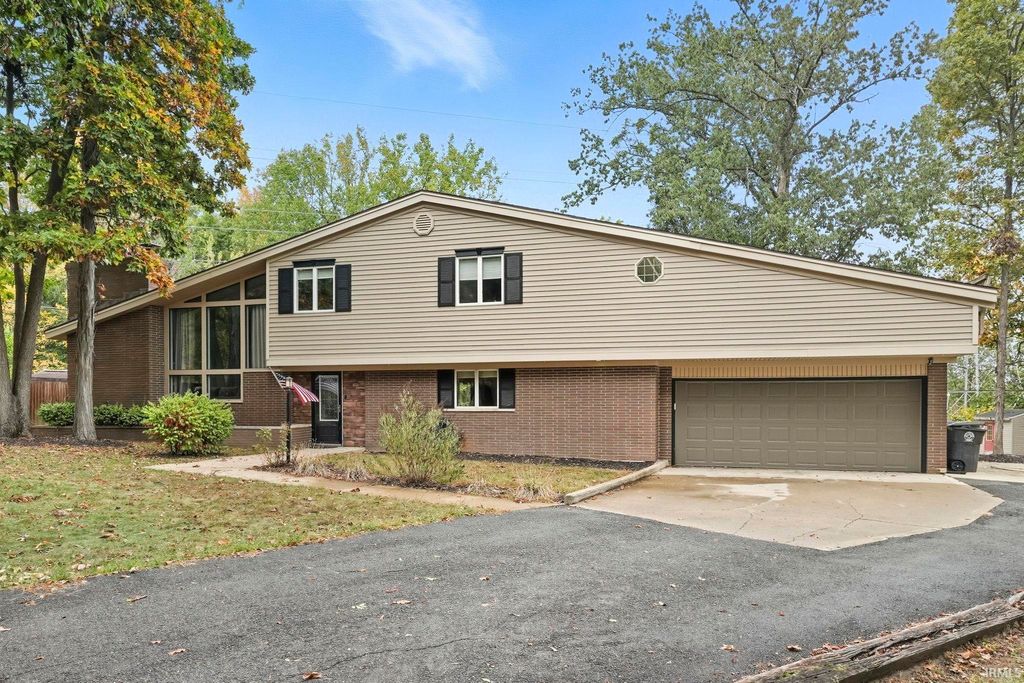 Photo of 9204 Barbara Lane, Fort Wayne, IN 46804 (MLS # 202540649)