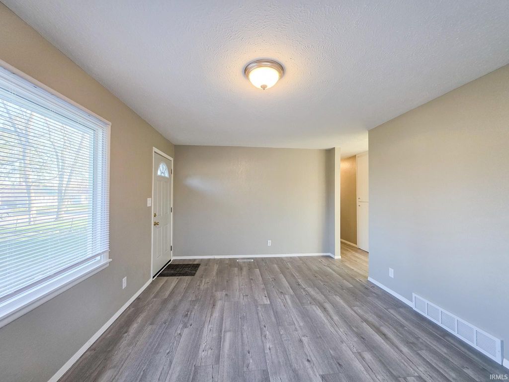 Photo of 1421 Magnolia Avenue, Elkhart, IN 46514 (MLS # 202610507)