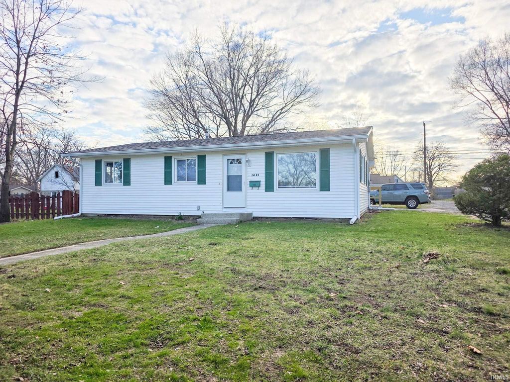 Photo of 1421 Magnolia Avenue, Elkhart, IN 46514 (MLS # 202610507)