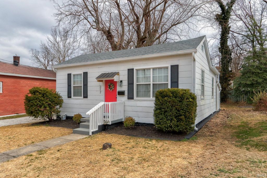 Photo of 217 Monroe Street, Newburgh, IN 47630 (MLS # 202606121)