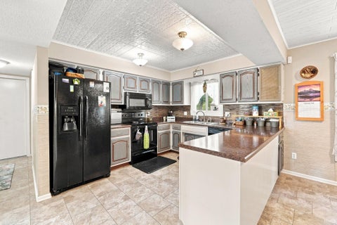 Tiny photo for 8323 Ramshire Lane, Fort Wayne, IN 46835 (MLS # 202636541)