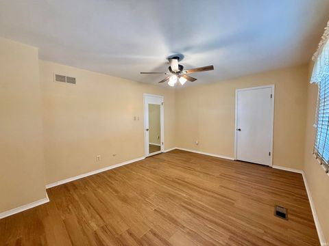 Tiny photo for 1103 Burdette Avenue, Evansville, IN 47714 (MLS # 202614458)