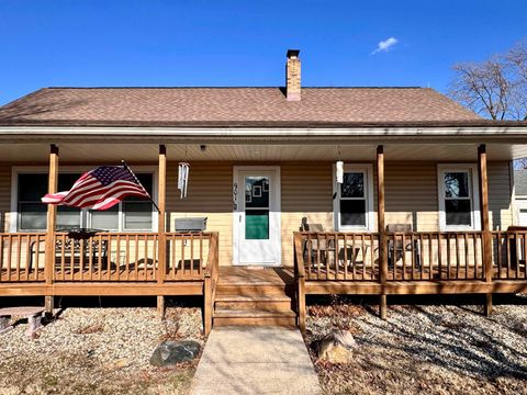 Tiny photo for 901 S Market Street, Winamac, IN 46996 (MLS # 202607849)