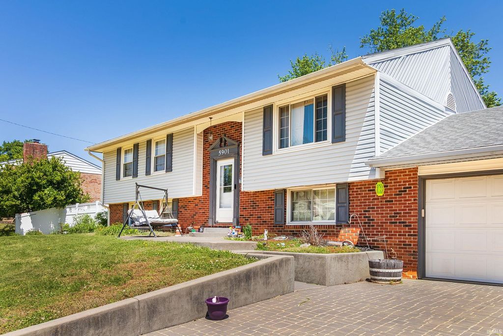 Photo of 5901 Foxboro Lane, Evansville, IN 47710 (MLS # 202618661)