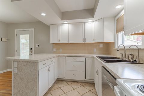 Tiny photo for 1908 Bellemeade Avenue, Evansville, IN 47714 (MLS # 202612116)