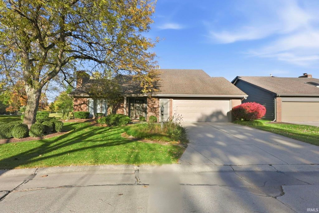 Photo of 2636 Kingston Point, Fort Wayne, IN 46815 (MLS # 202611456)