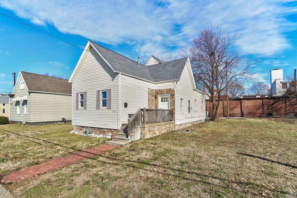 Photo of 615 N 10th Avenue, Evansville, IN 47712 (MLS # 202604825)