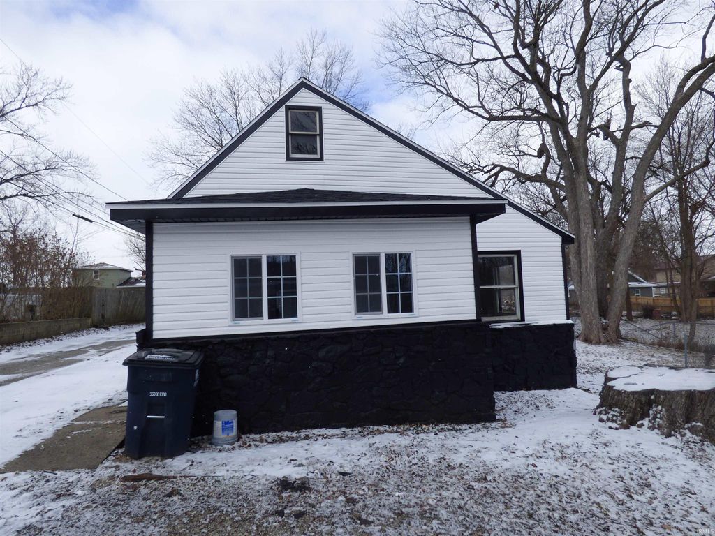 Photo of 1002 Short 4th Street, Frankfort, IN 46041 (MLS # 202605752)