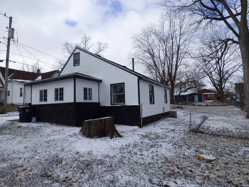 Photo of 1002 Short 4th Street, Frankfort, IN 46041 (MLS # 202605752)