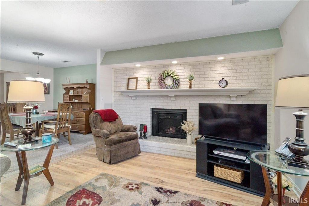 Photo of 6742 Newburgh Road, Evansville, IN 47715 (MLS # 202601738)