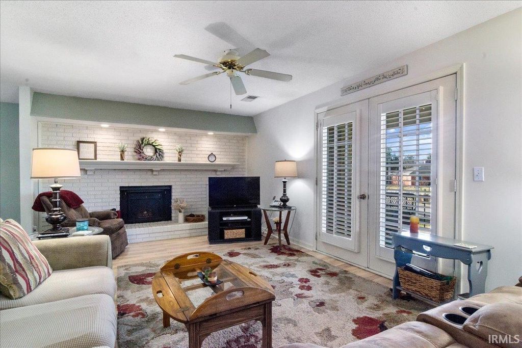 Photo of 6742 Newburgh Road, Evansville, IN 47715 (MLS # 202601738)