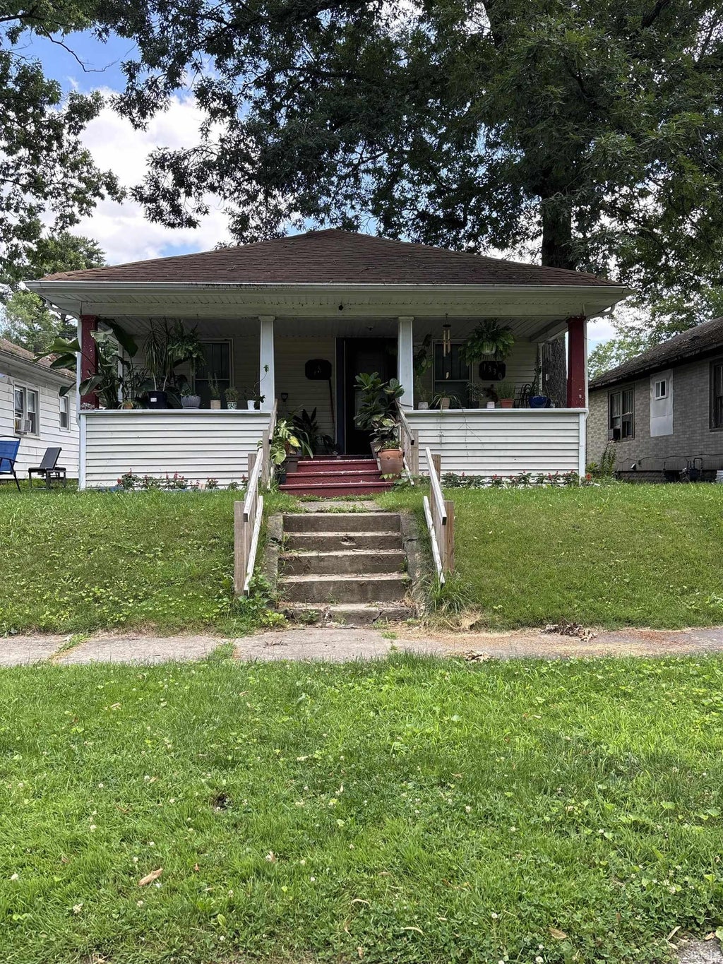 Photo of 1330 N Brookfield Street, South Bend, IN 46628 (MLS # 202627793)