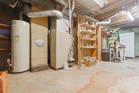 Tiny photo for 140 Oakside Avenue, Mishawaka, IN 46544 (MLS # 202547765)