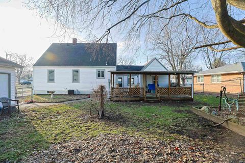 Tiny photo for 140 Oakside Avenue, Mishawaka, IN 46544 (MLS # 202547765)