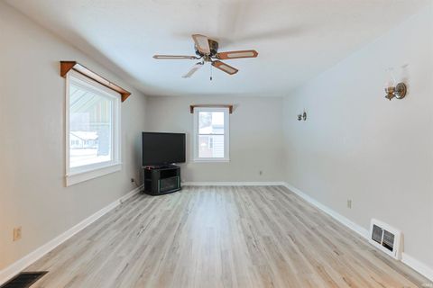 Tiny photo for 140 Oakside Avenue, Mishawaka, IN 46544 (MLS # 202547765)