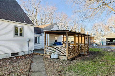 Tiny photo for 140 Oakside Avenue, Mishawaka, IN 46544 (MLS # 202547765)