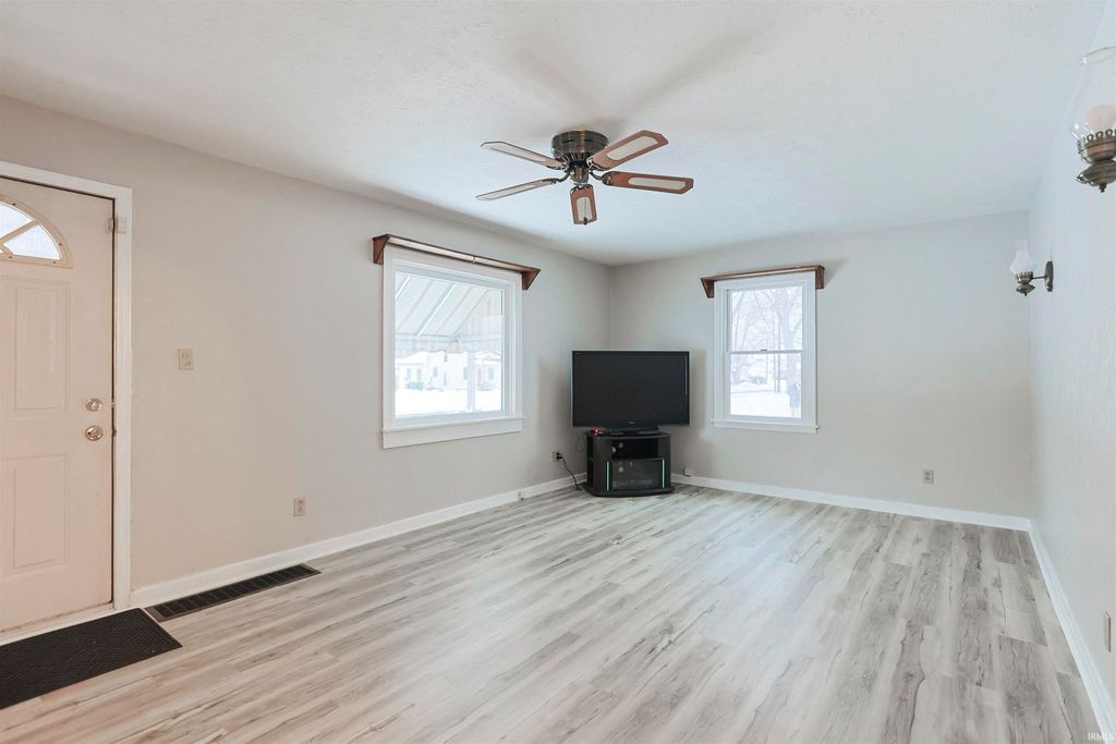 Photo of 140 Oakside Avenue, Mishawaka, IN 46544 (MLS # 202547765)