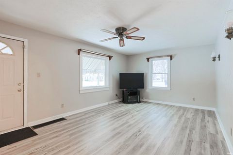 Tiny photo for 140 Oakside Avenue, Mishawaka, IN 46544 (MLS # 202547765)