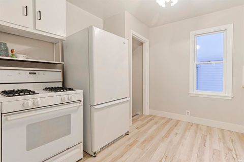 Tiny photo for 140 Oakside Avenue, Mishawaka, IN 46544 (MLS # 202547765)