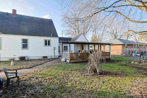 Tiny photo for 140 Oakside Avenue, Mishawaka, IN 46544 (MLS # 202547765)