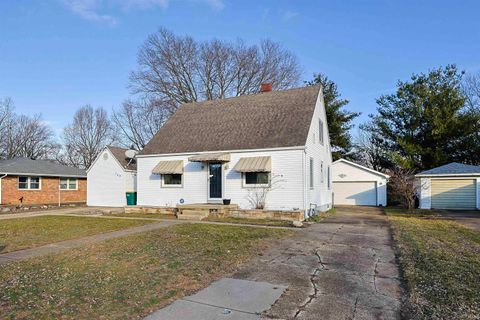 Tiny photo for 140 Oakside Avenue, Mishawaka, IN 46544 (MLS # 202547765)