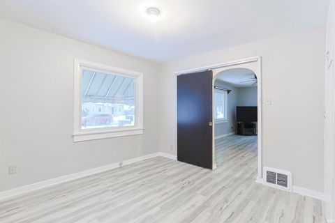 Tiny photo for 140 Oakside Avenue, Mishawaka, IN 46544 (MLS # 202547765)