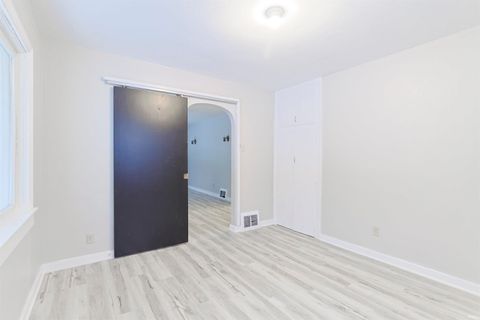 Tiny photo for 140 Oakside Avenue, Mishawaka, IN 46544 (MLS # 202547765)