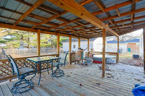 Tiny photo for 140 Oakside Avenue, Mishawaka, IN 46544 (MLS # 202547765)