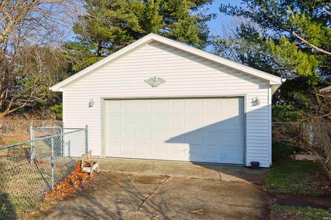 Tiny photo for 140 Oakside Avenue, Mishawaka, IN 46544 (MLS # 202547765)