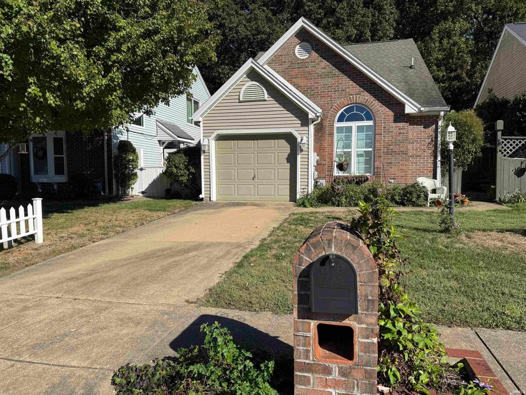 Photo of 3936 Seasons Pointe, Evansville, IN 47715 (MLS # 202643330)