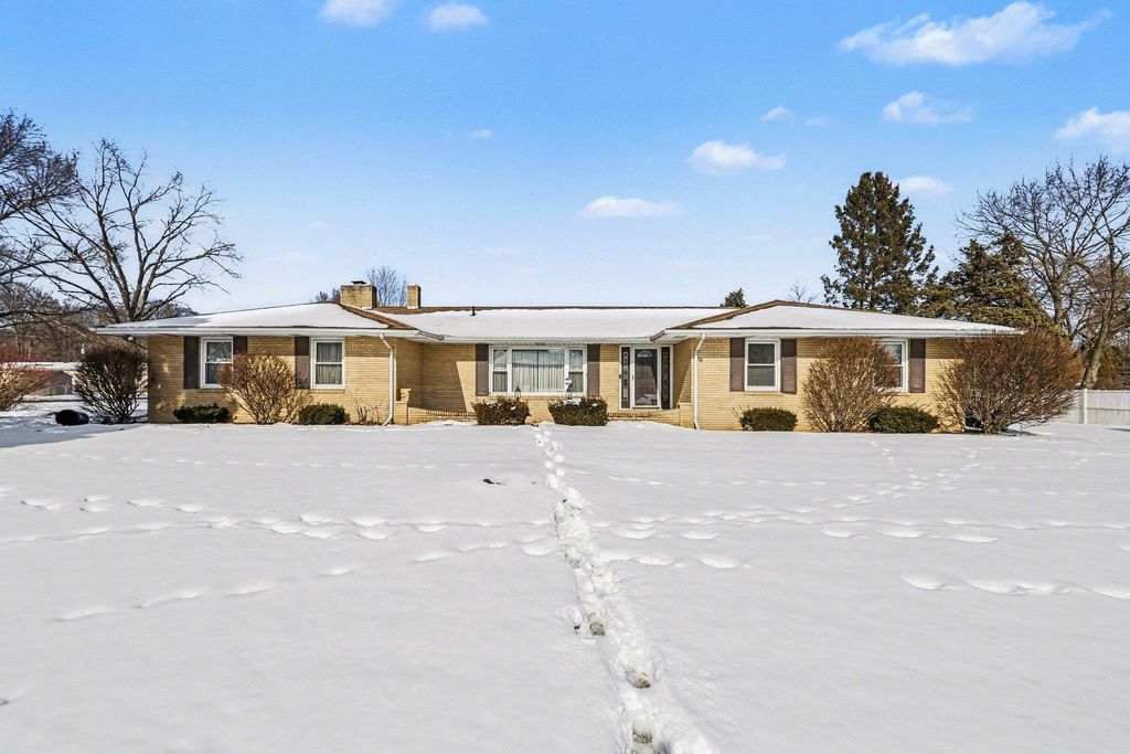 Photo of 23495 Nora Street, Elkhart, IN 46516 (MLS # 202604257)