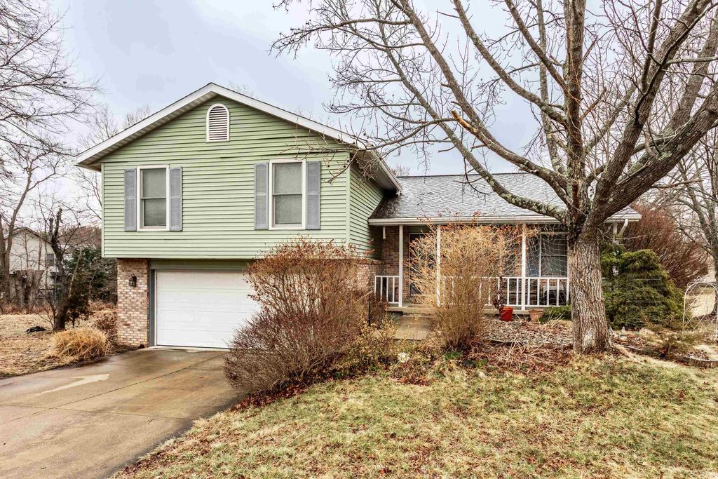 Photo of 4313 E Chadwick Court, Bloomington, IN 47401 (MLS # 202606839)