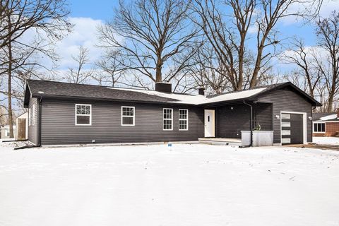 Photo of 416 W Cherry Tree Drive, Warsaw, IN 46582 (MLS # 202602614)
