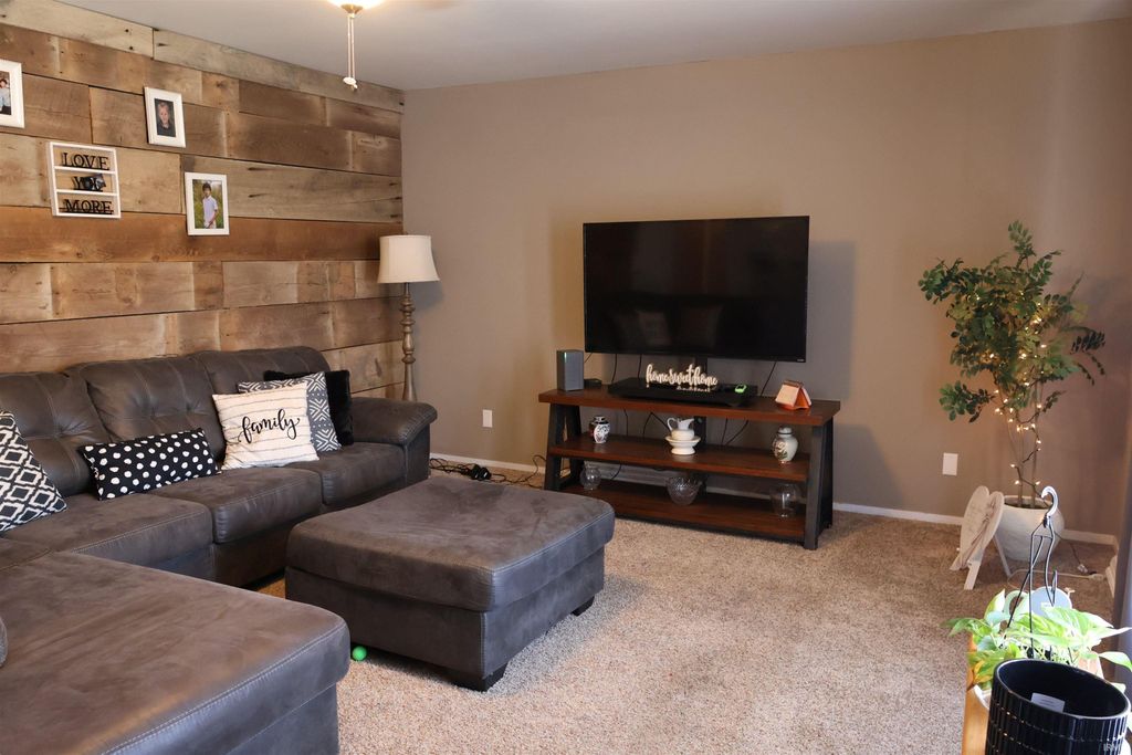 Photo of 1006 NE 2nd Street, Washington, IN 47501 (MLS # 202617888)
