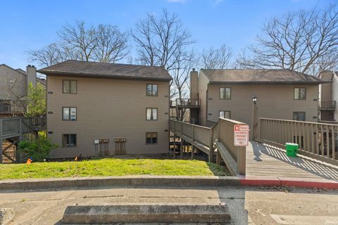 Photo of 9590 S Lake Ridge Drive, Bloomington, IN 47401 (MLS # 202612966)