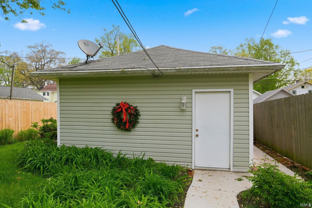 Photo of 1706 Crescent Avenue, Fort Wayne, IN 46805 (MLS # 202615372)