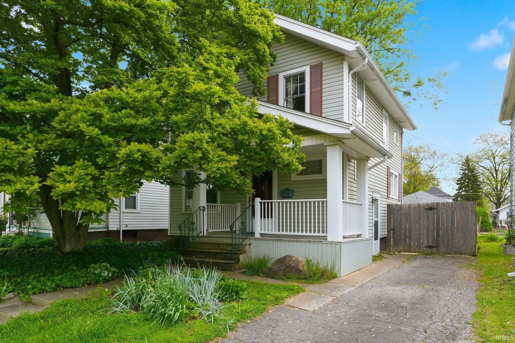 Photo of 1706 Crescent Avenue, Fort Wayne, IN 46805 (MLS # 202615372)