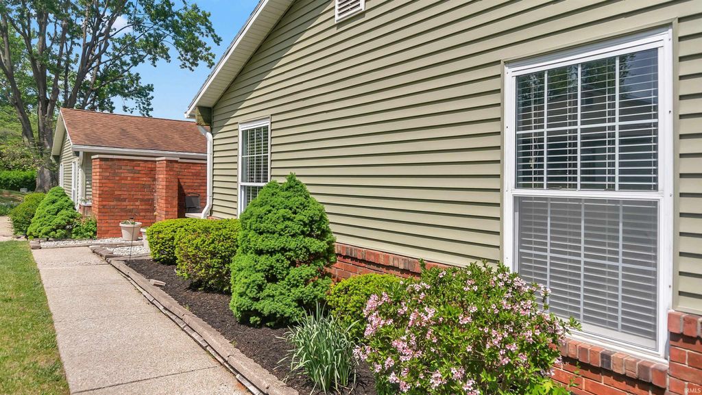 Photo of 3118 S Westminster Way, Bloomington, IN 47401 (MLS # 202615390)