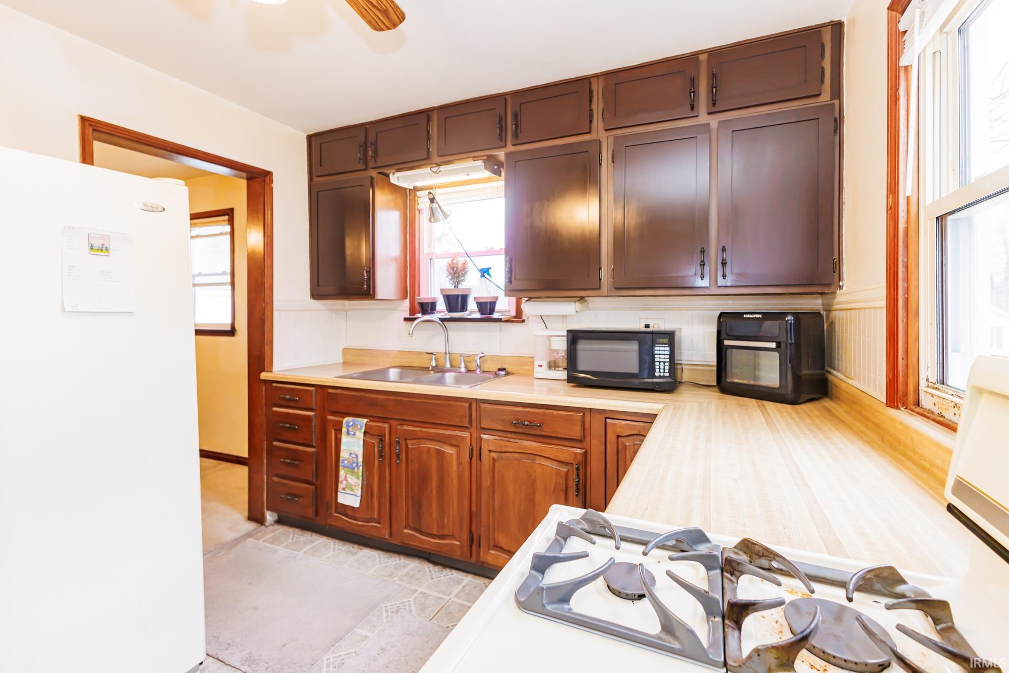 2000 N Rosewood Avenue