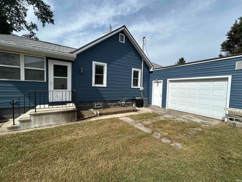 Tiny photo for 305 W New York Street, Knox, IN 46534 (MLS # 202637930)