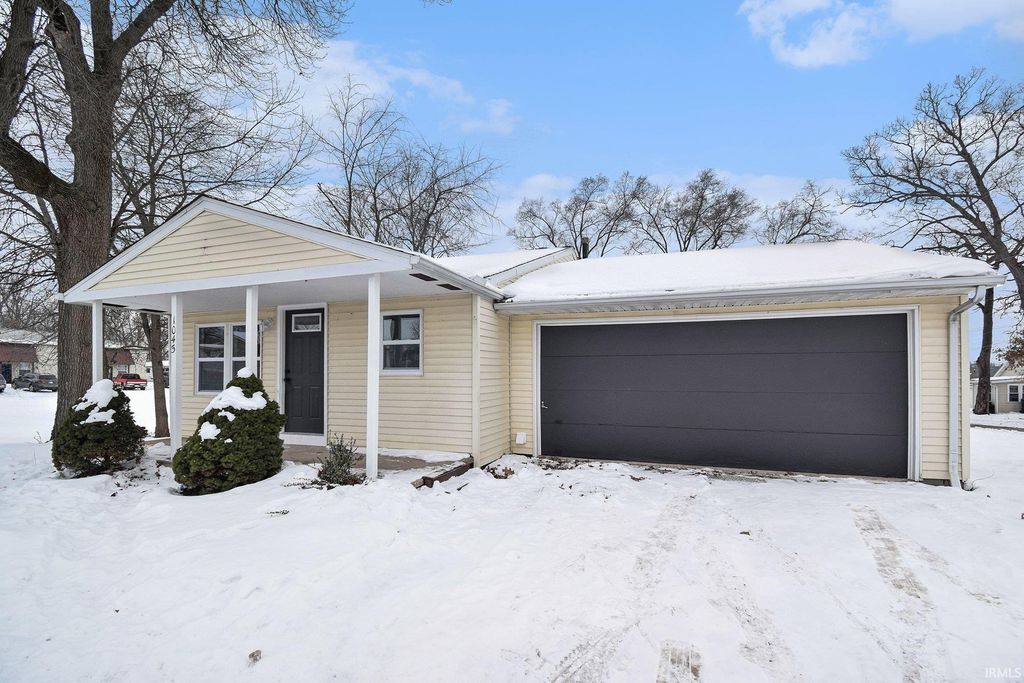 Photo of 1045 N Park Avenue, Warsaw, IN 46580 (MLS # 202604225)