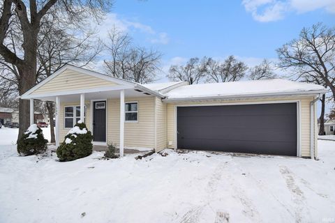 Photo of 1045 N Park Avenue, Warsaw, IN 46580 (MLS # 202604225)