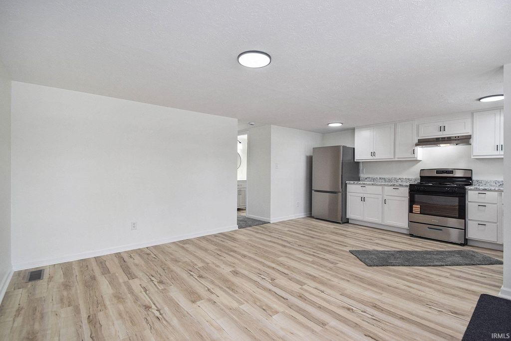 Photo of 1045 N Park Avenue, Warsaw, IN 46580 (MLS # 202604225)