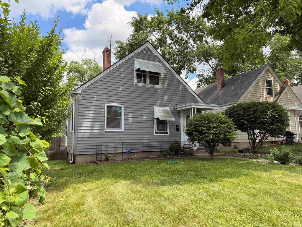 Photo of 4117 Bowser Avenue, Fort Wayne, IN 46806 (MLS # 202624432)