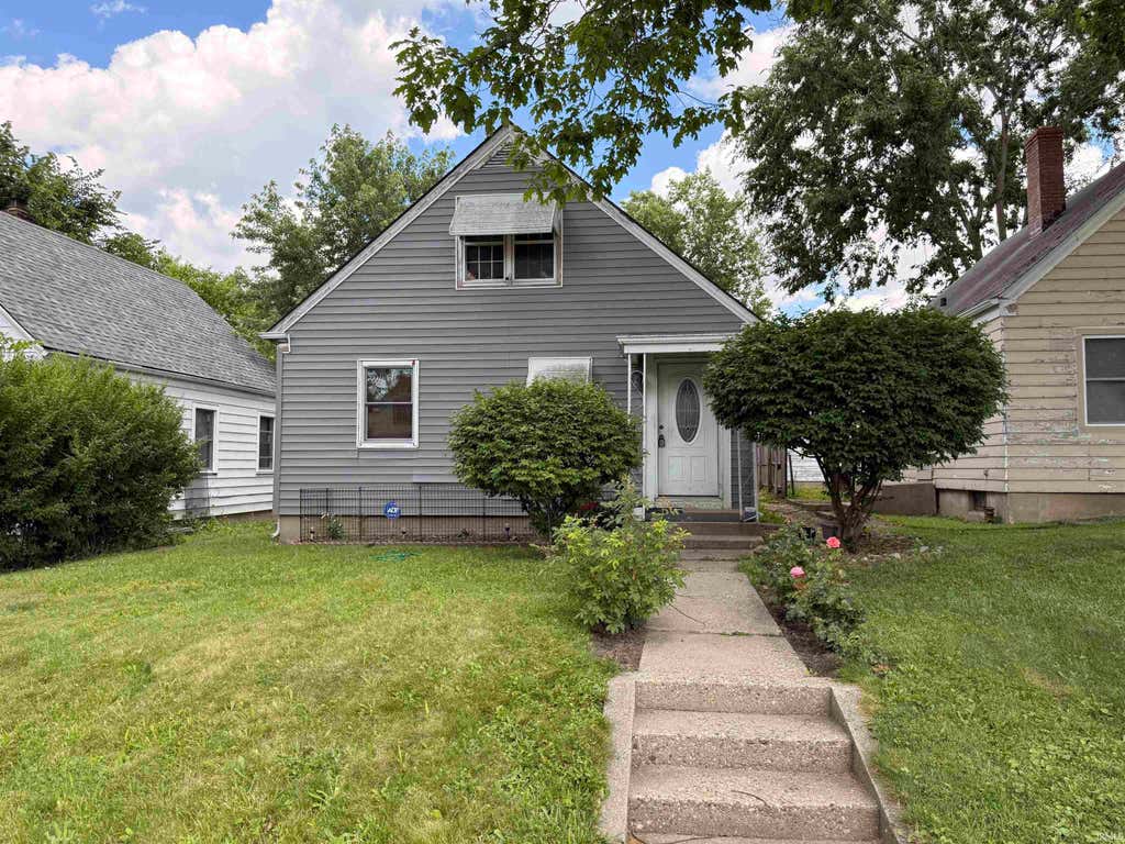 Photo of 4117 Bowser Avenue, Fort Wayne, IN 46806 (MLS # 202624432)