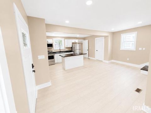Tiny photo for 911 N Courtland AVE, Kokomo, IN 46901 (MLS # 202619434)
